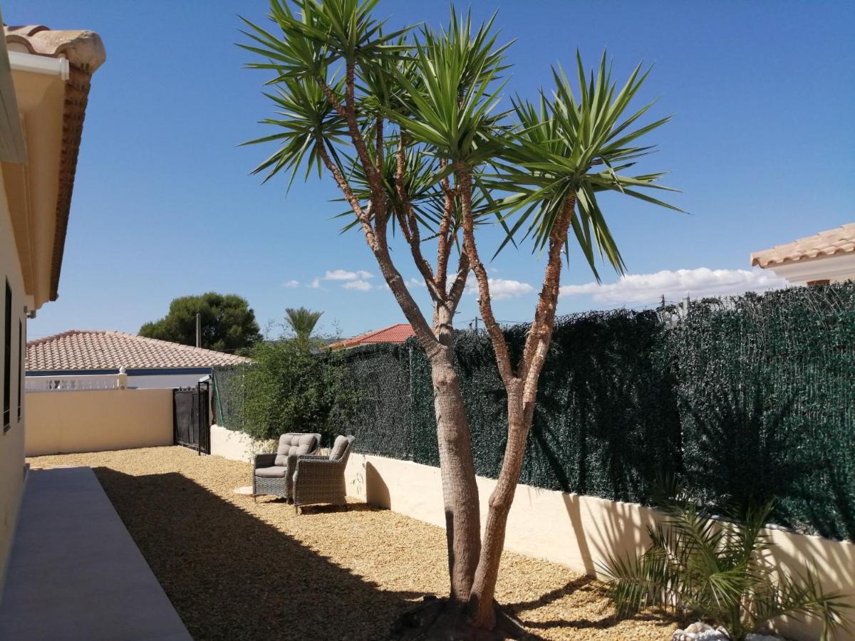 Villa Los Castos Immaculate 2-Bed Villa Arboleas Екстериор снимка